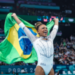 Rebeca Andrade retorna às competições com ouro e emociona torcida no Rio